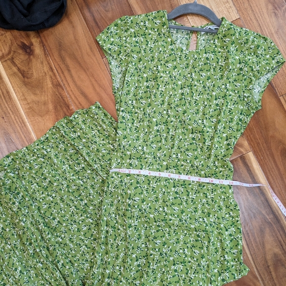 Reformation Gavin Green Midi Dress - Samantha - Size 6 - open to trade for an 8 - Picture 7 of 9